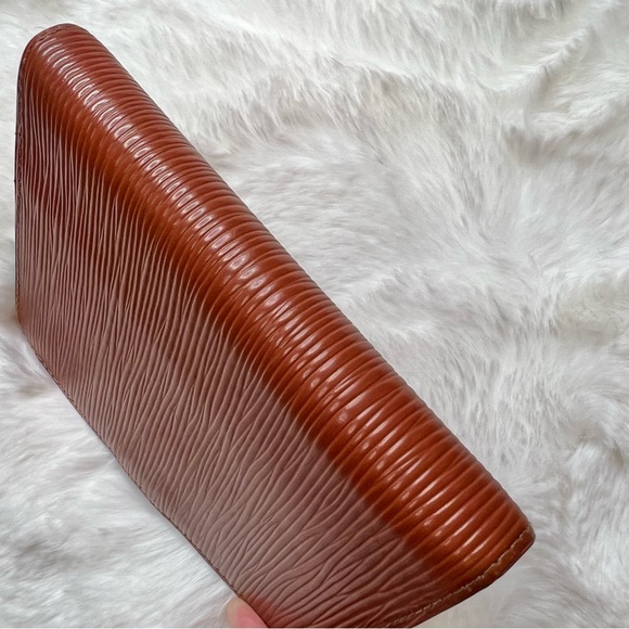 Louis Vuitton
Epi Leather PM Pocket Agenda/Wallet - Picture 11 of 14